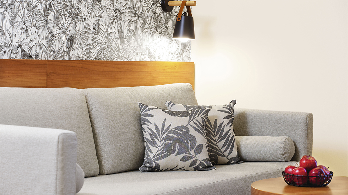 Zeus Essence Ramada Athens  (ex Ramada Athens Attica Riviera)